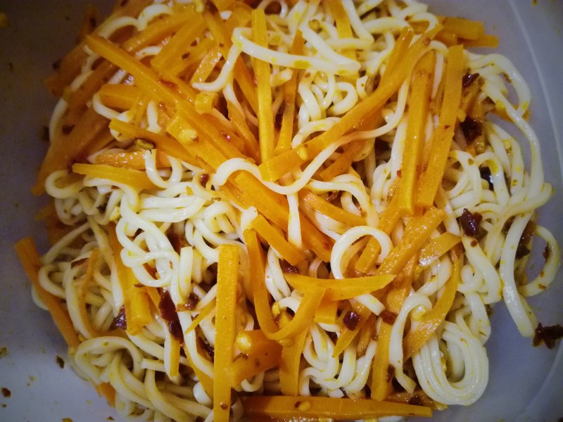 鲈鱼煲怎么做最好吃,配料有哪些